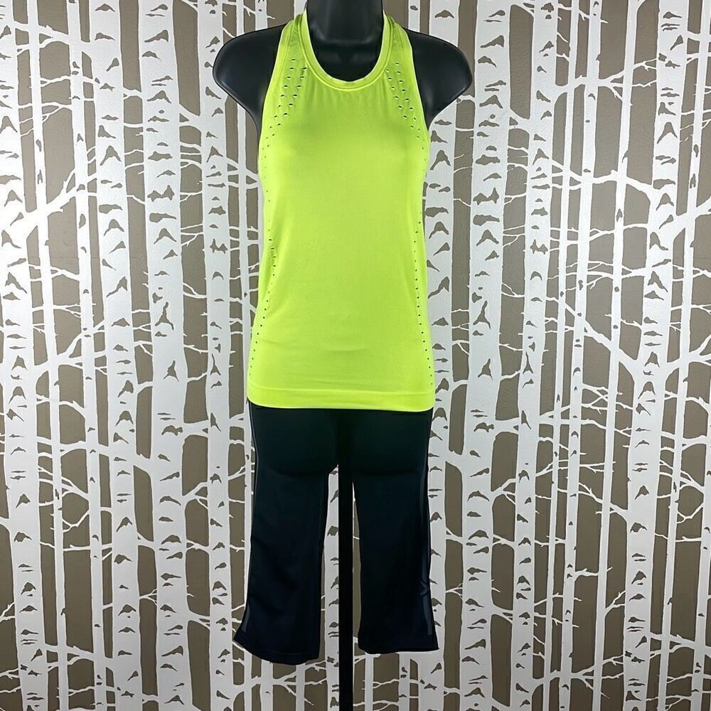 Victoria’s Secret Sport 2 Piece Outfit Tank and Capri Leggings XS S